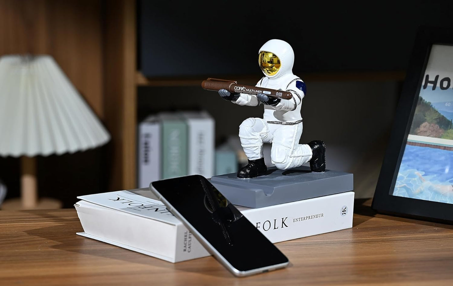 Astronaut Resin Pen Holder, Mobile Phone Stand, Device Stand, Desk Organizer Decorative Pen Holder (White&Golden)
