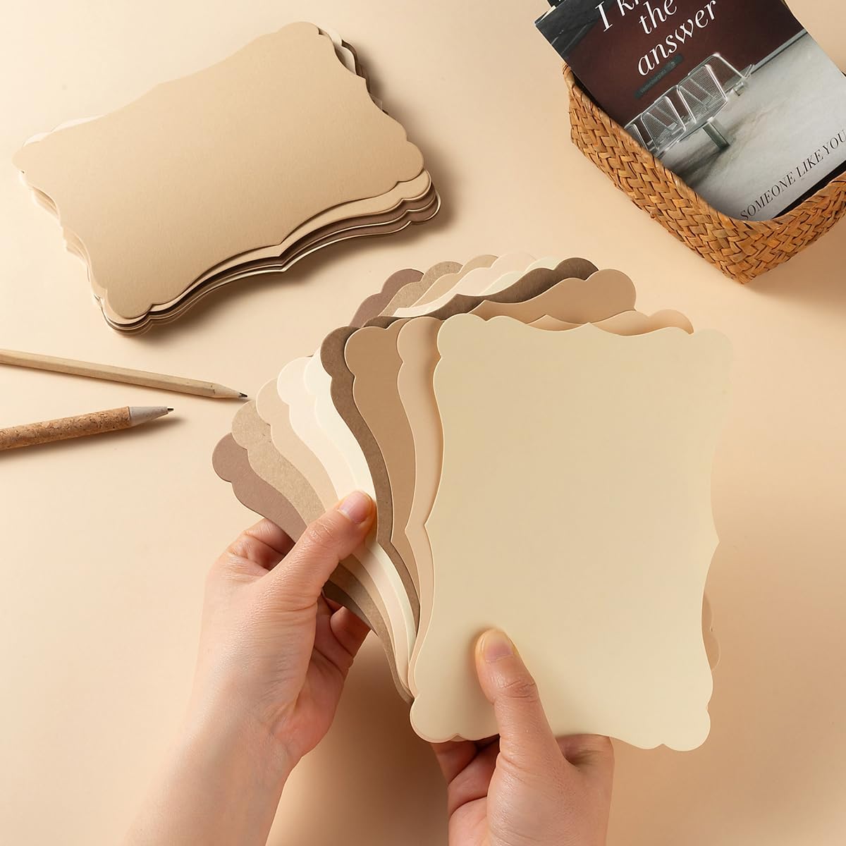 50 Pack Blank Kraft Cards Cardstock Thick Paper Brown Greeting Cards for DIY Gift Card Menus, Baby Shower and Wedding Invitations (Brown, 5x7IN)