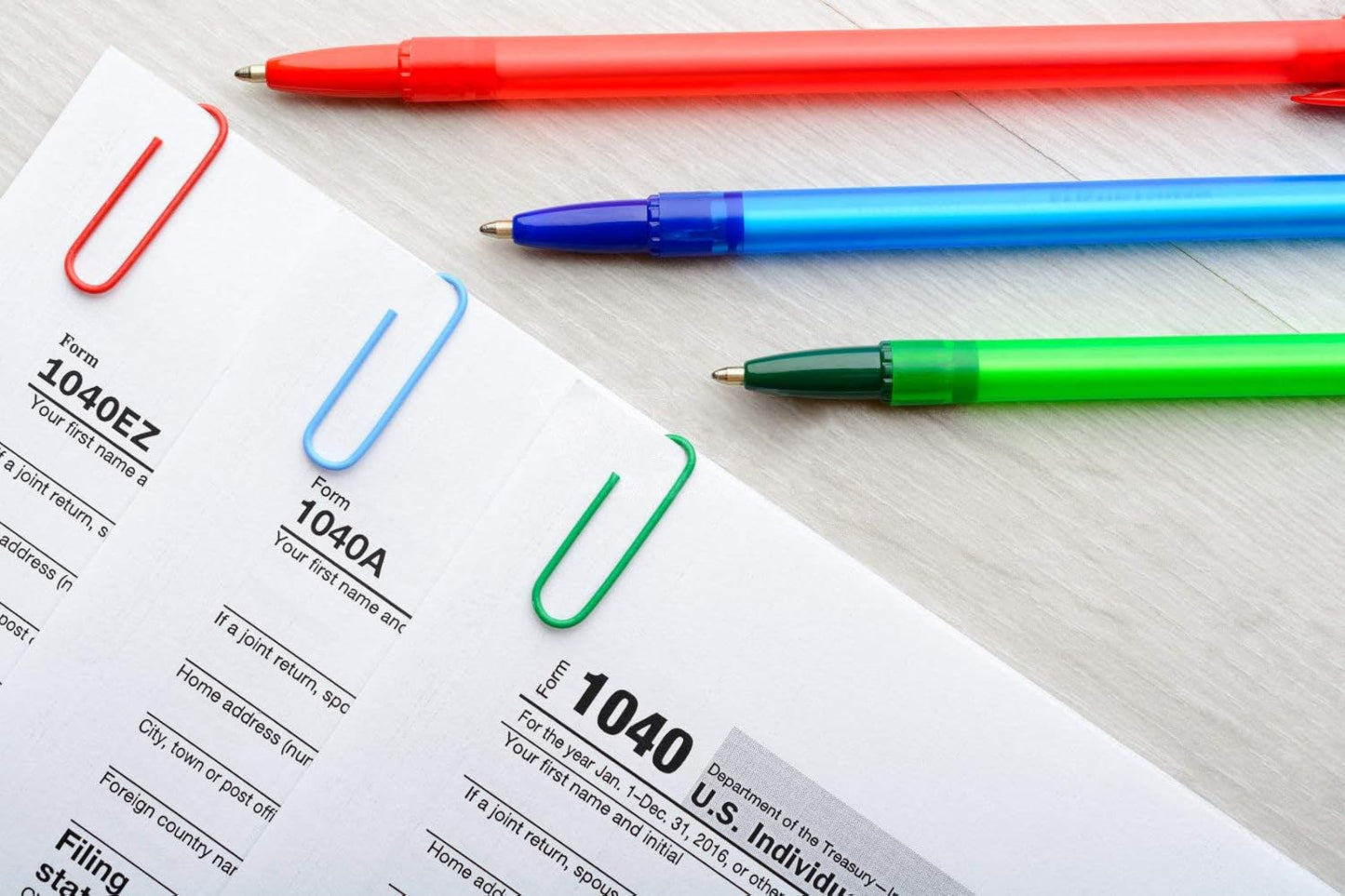 Coideal Colored Small Paper Clips Vinyl Coated, 200 Pack 28mm Assorted Color Mini Paperclips Holder Colorful for School, Office