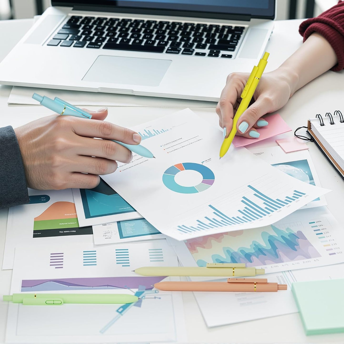 8Pcs Gel Pens with Black Ink, Fine Point Smooth Writing Pens, Quick-dry Gel Retractable Pens for Journaling Note Taking, Cute Office School Supplies for Adults Kids (0.7mm, Light)