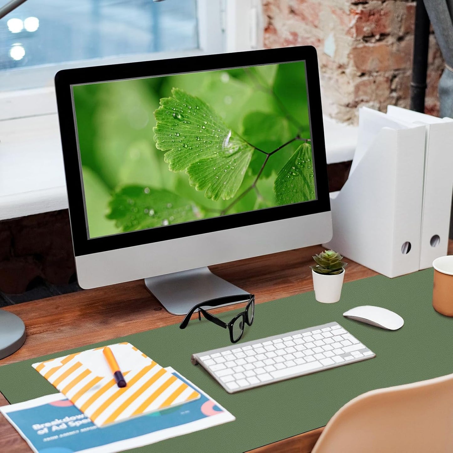 Bloss Green Desk Mat, Desk Matt for Desktop, Large Leather Desk Pad, Desk Pad Mat Waterproof, Computer Mat for Office/Home/Decor/Desk Protector(31.5 x 15.7 Inches)