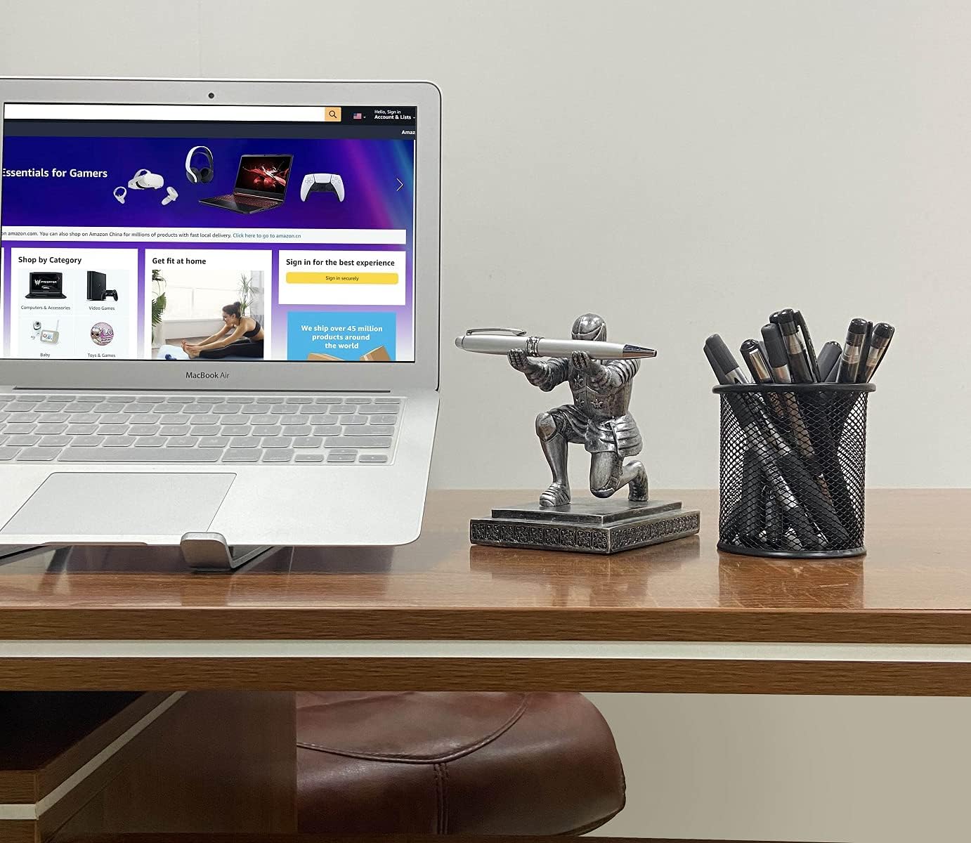 Executive Knight Pen Holder with a Pen Personalized Desk Accessories Decor Home Office Cool Pen Stand Iron