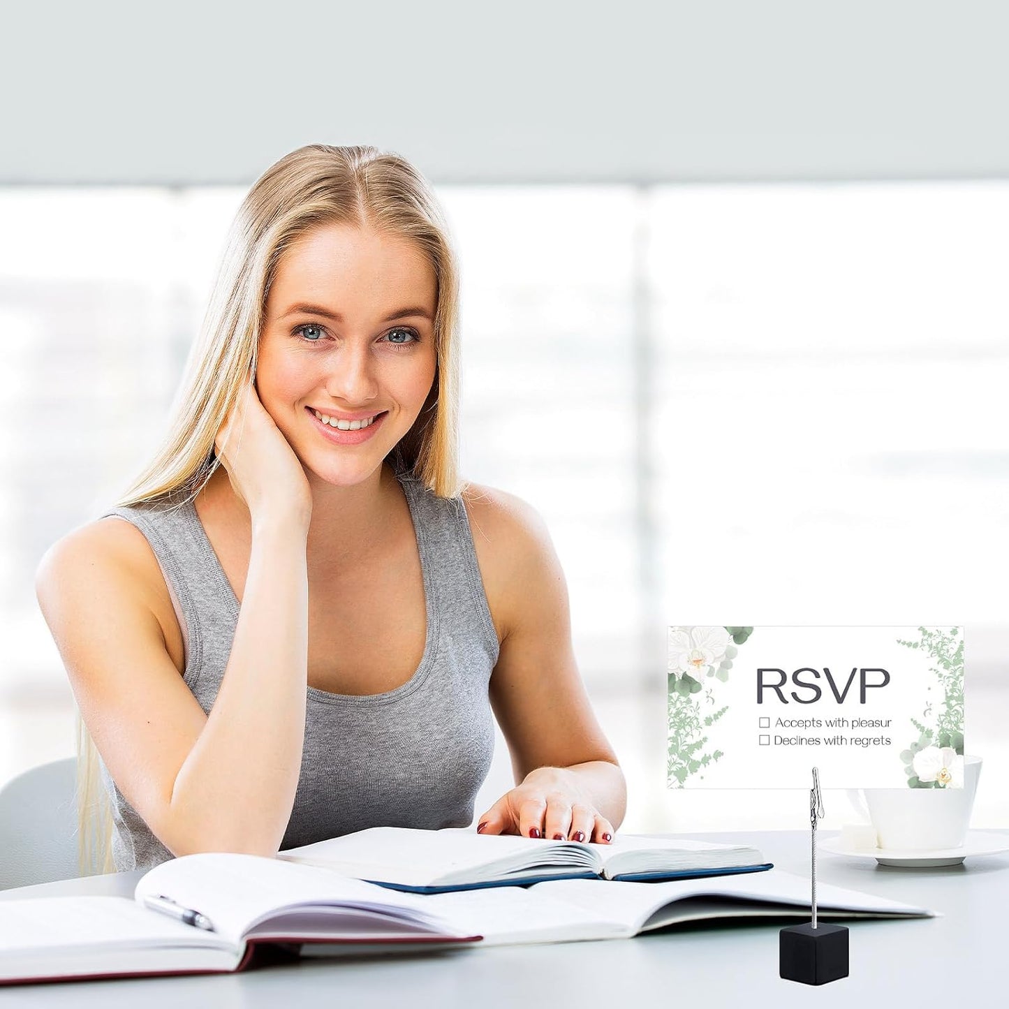 24 Pcs Wooden Memo Clips Holder Lightweight Wood Cube Base with Alligator Clip Clasp Mini Photo Holder Clip Menu Holder for Displaying Number Card (Black)