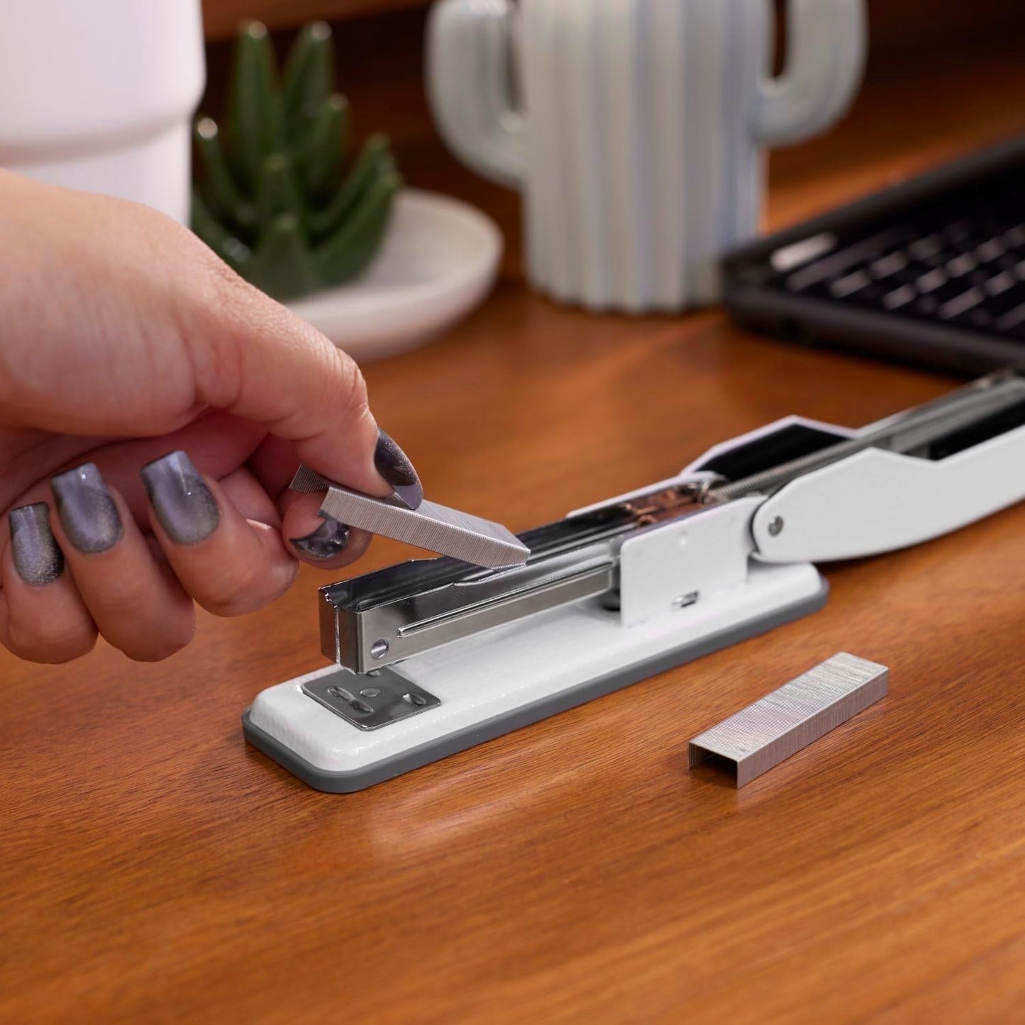 Swingline Stapler, Cub Compact Desktop Stapler, 20 Sheet Capacity, Metal, Arctic White (S701067)