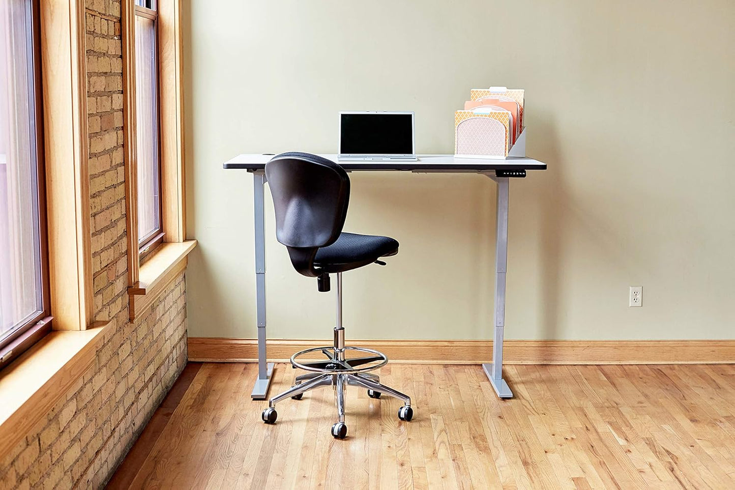 Safco Onyx Mesh 8 -Tier Vertical Desktop Organizer | Steel Mesh Construction | Portable Tabletop Organizer | White Powder Coat Finish | Space Saving Design for Home Office & Classroom