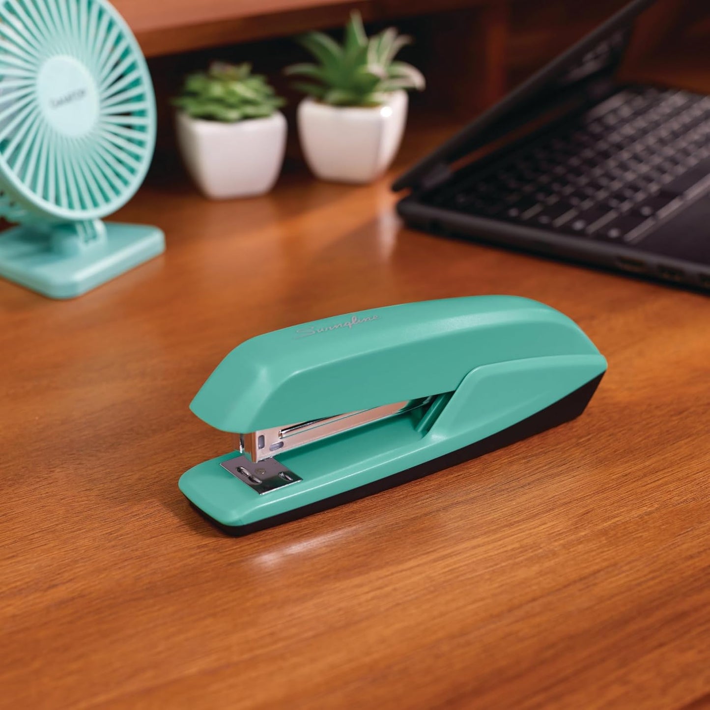 Swingline Stapler, 20 Sheet Capacity, 545 Desktop Stapler, Spring Green (S7054514)