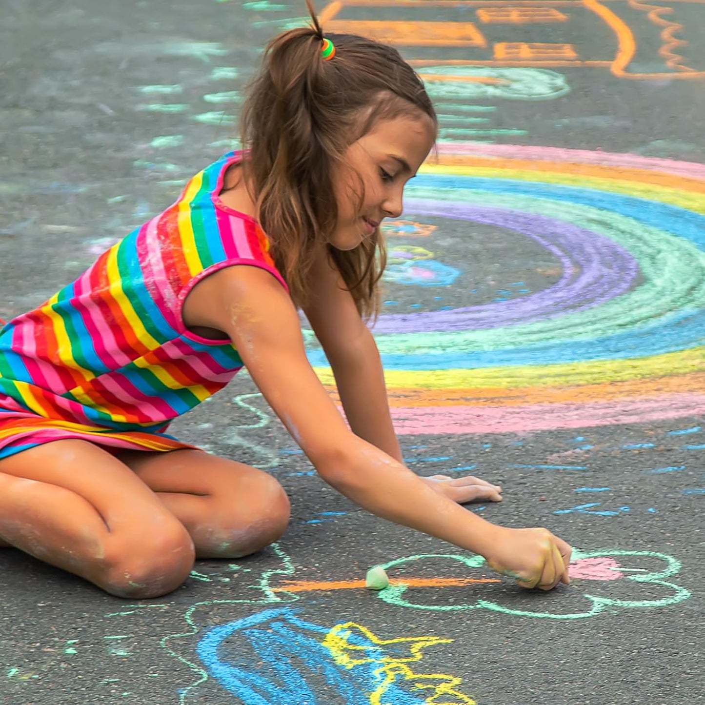 280PCS Sidewalk Chalks in 24 Colors: Washable Jumbo Chalk Set for Kids Toddlers, Non-Toxic Dustless Colored Chalk Bulk for Outdoor Art, Party Favors, Painting on Chalkboard Blackboard Playground